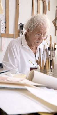 Hans Erni, Swiss painter, dies at age 106
